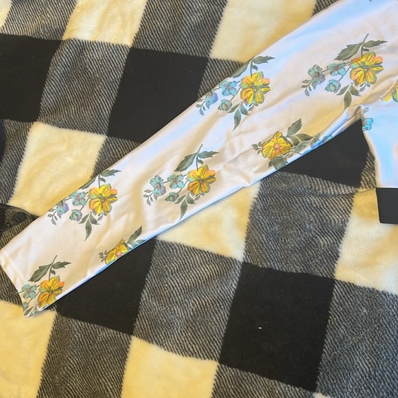 Justice Floral Cropped Rashguard with Cutout. Size L (12/14) - Picture 9 of 12